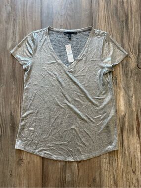 White House Black Market Silver Metallic V-Neck Short Sleeve Tee Size M NWT